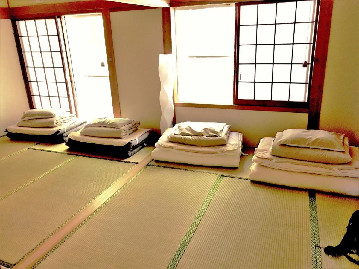 Tsushima White House Bed & Breakfast ภายนอก รูปภาพ