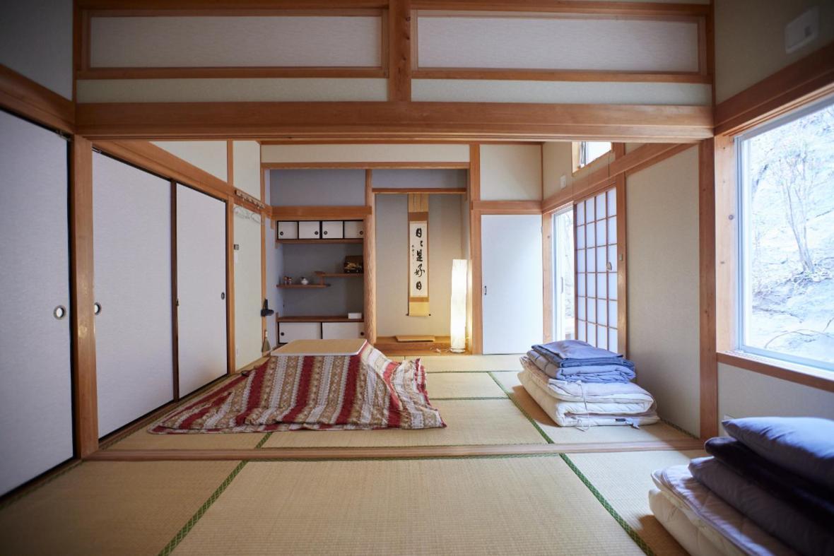 Tsushima White House Bed & Breakfast ภายนอก รูปภาพ