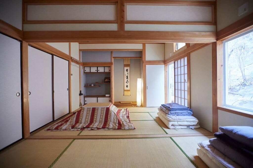 Tsushima White House Bed & Breakfast ภายนอก รูปภาพ