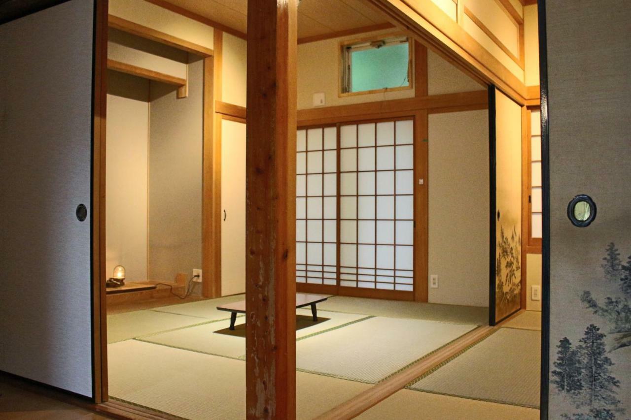 Tsushima White House Bed & Breakfast ภายนอก รูปภาพ
