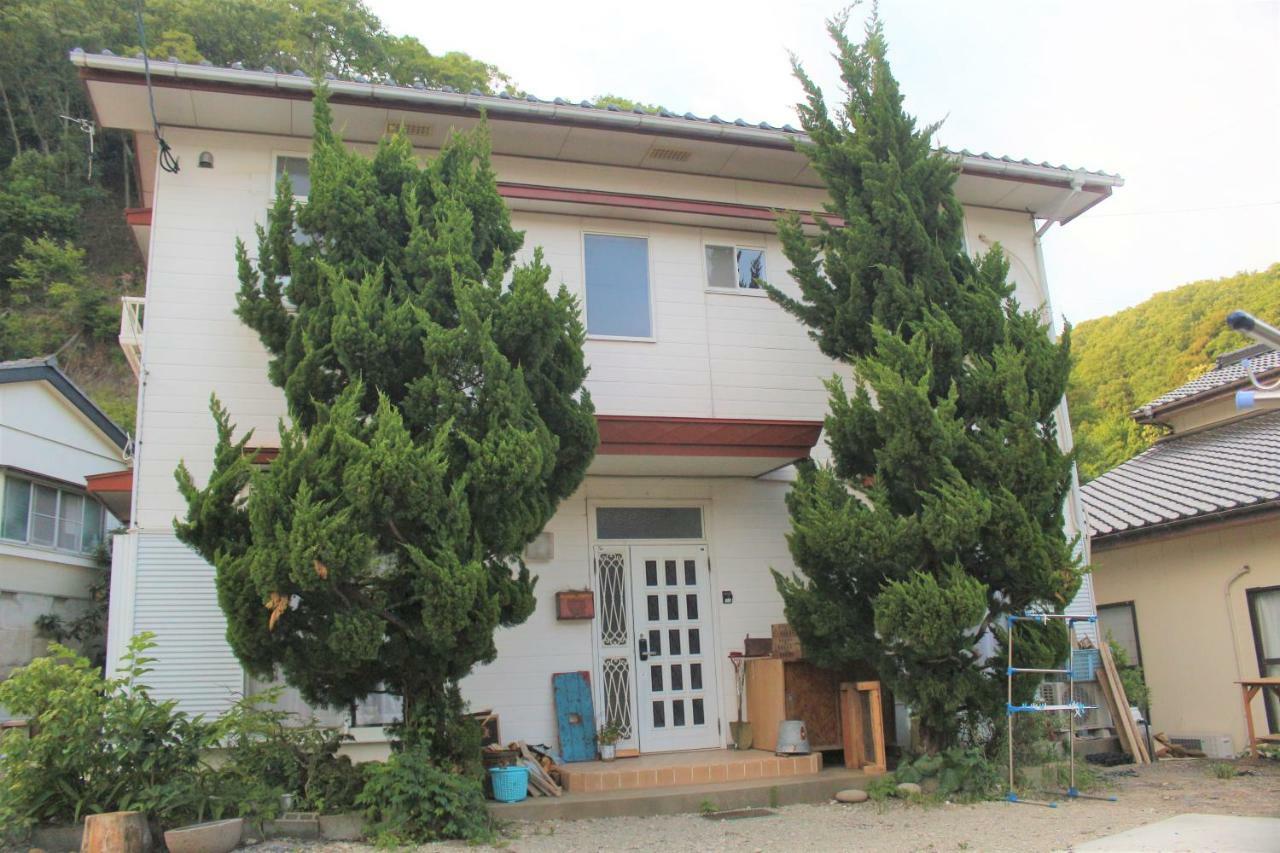 Tsushima White House Bed & Breakfast ภายนอก รูปภาพ