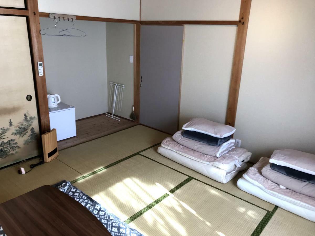 Tsushima White House Bed & Breakfast ภายนอก รูปภาพ