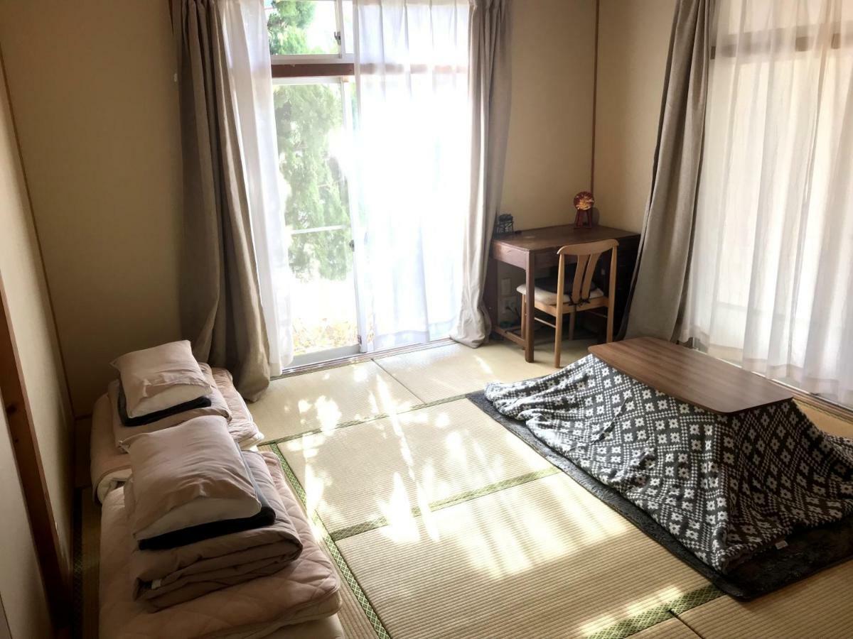 Tsushima White House Bed & Breakfast ภายนอก รูปภาพ