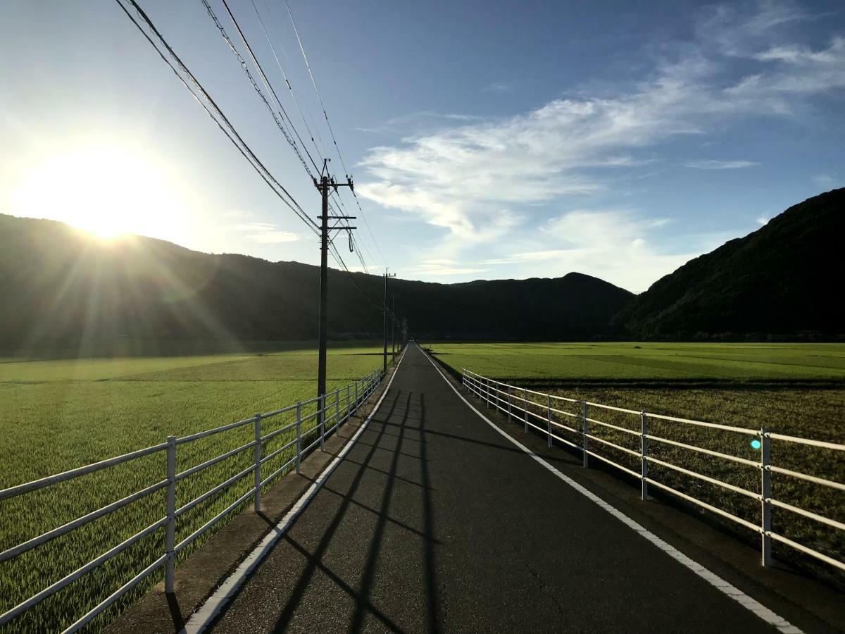 Tsushima White House Bed & Breakfast ภายนอก รูปภาพ